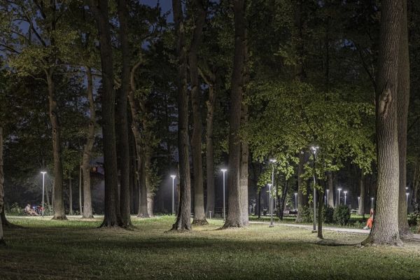 park w Łochowie Mitra LED